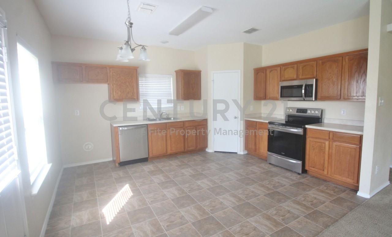 8420 Ridge Creek Dr - Photo 6 of 20