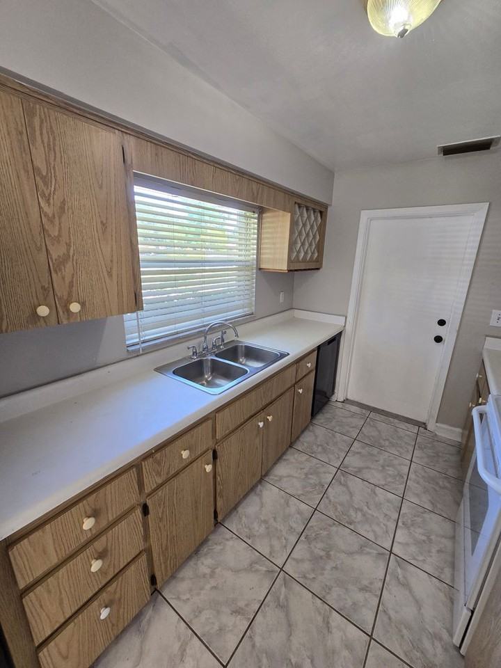 2217 Villano Ave - Photo 7 of 25