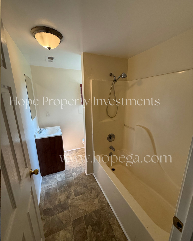 321 Swygert Rd - Photo 3 of 10
