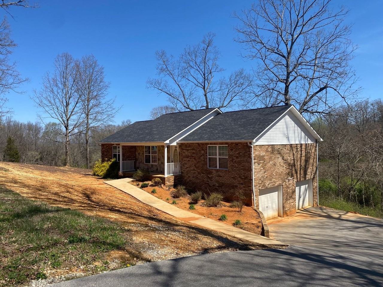 2069 Lindsey Ln - Photo 2 of 22