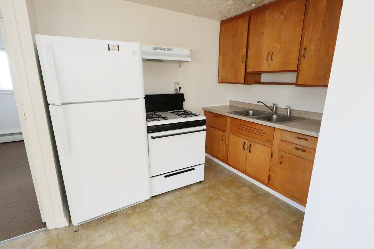 1323 S 9th St #D - Photo 3 of 6