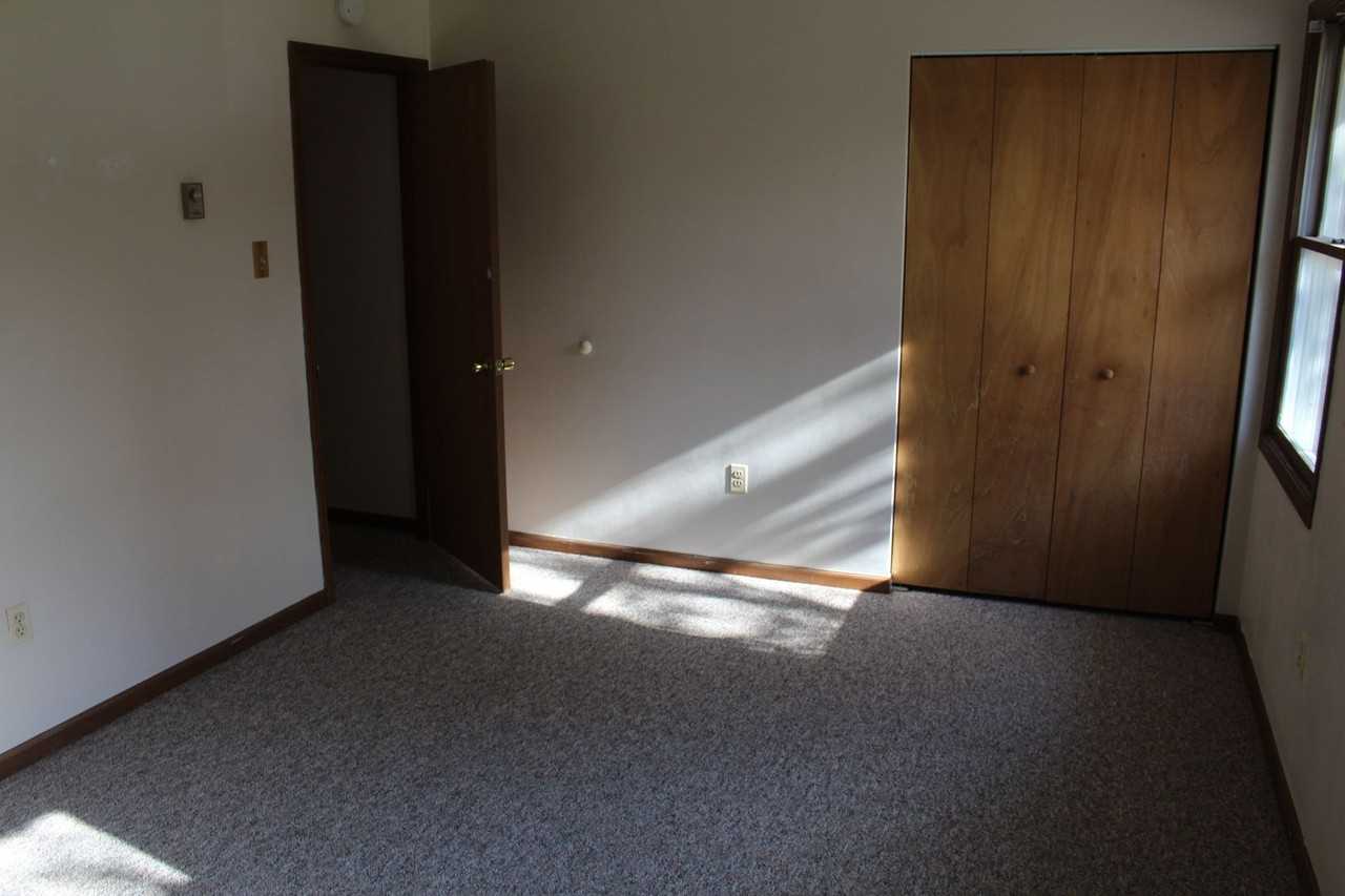 277 Church St - Photo 4 of 8