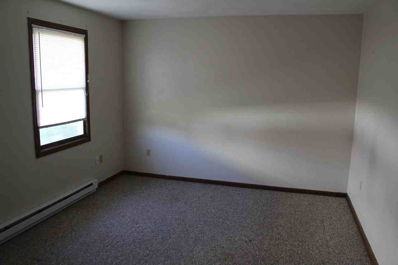 277 Church St - Photo 6 of 8