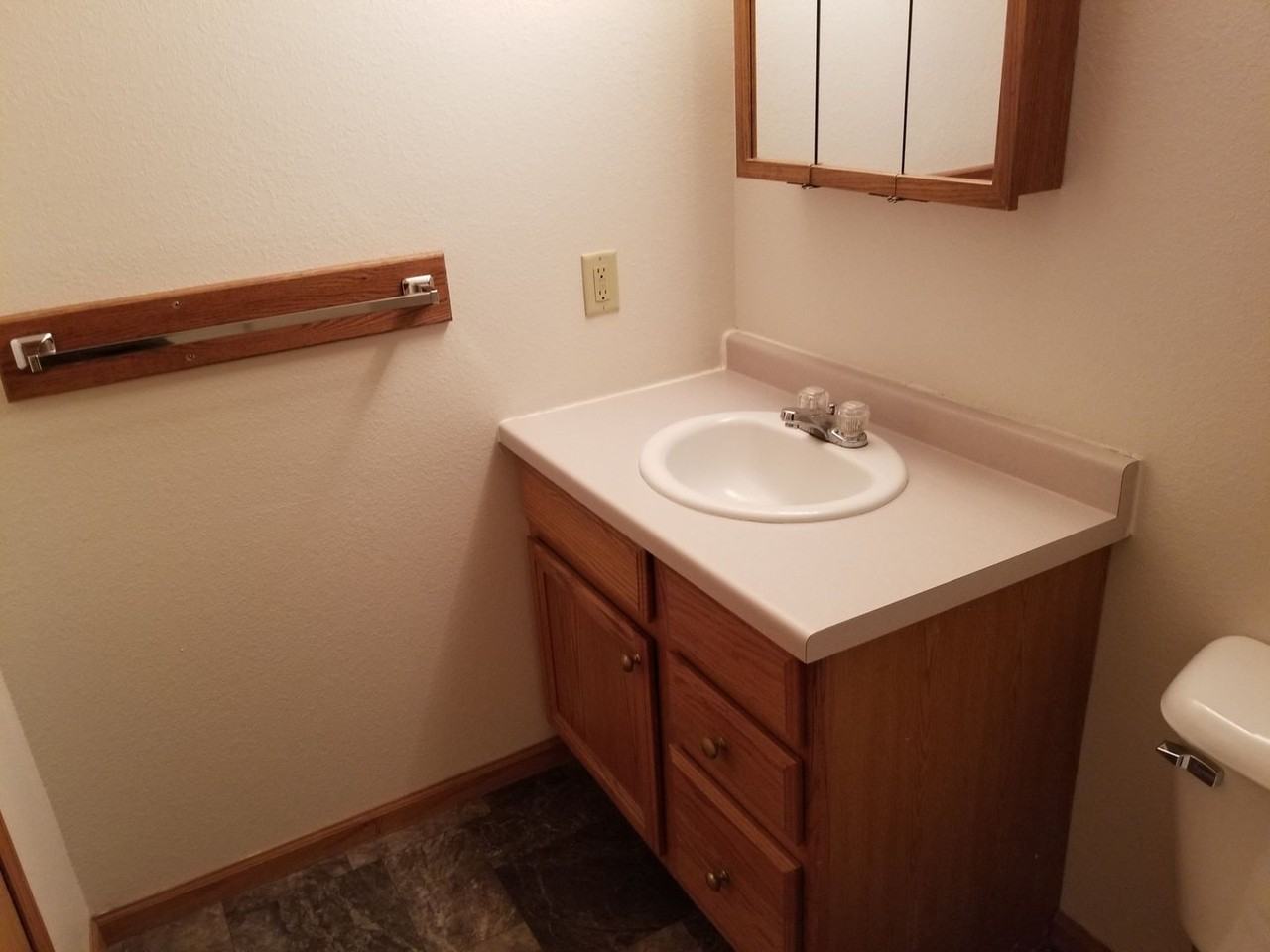 1403 Glenview Ln - Photo 3 of 11