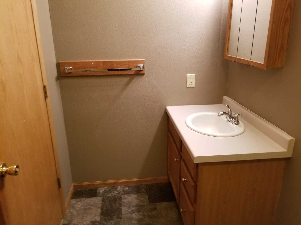 1403 Glenview Ln - Photo 4 of 11