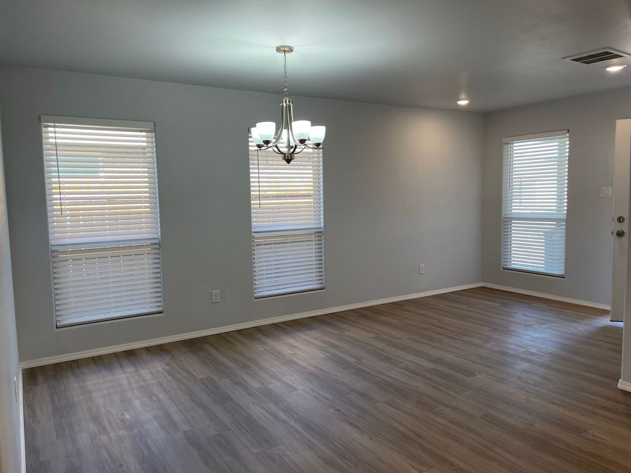 5509 Kemper St #A - Photo 6 of 11