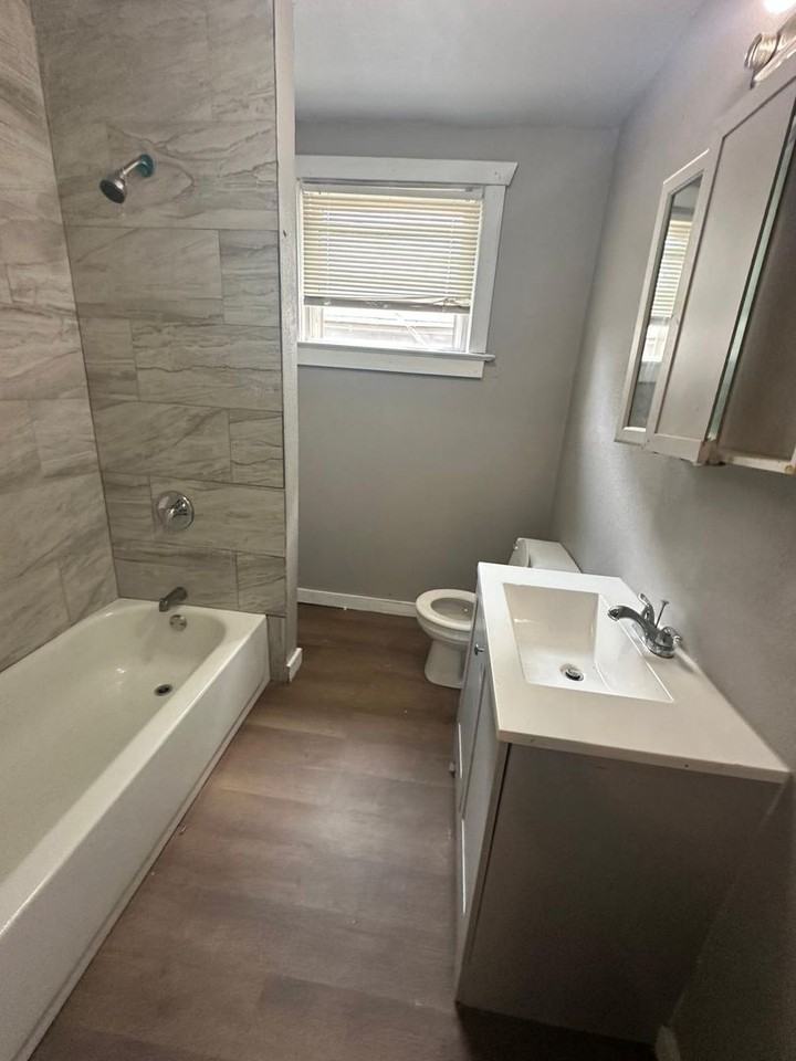 2710 Indiana Ave - Photo 3 of 12