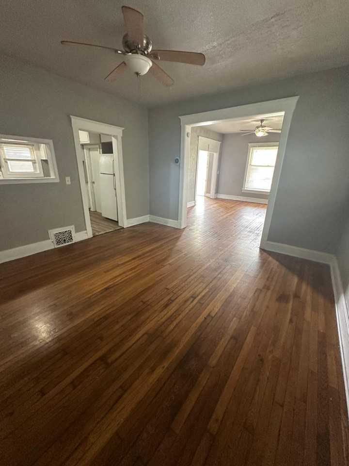 2710 Indiana Ave - Photo 7 of 12