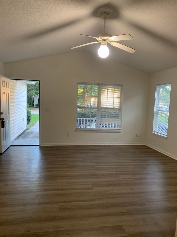 222 Charter Dr - Photo 2 of 18