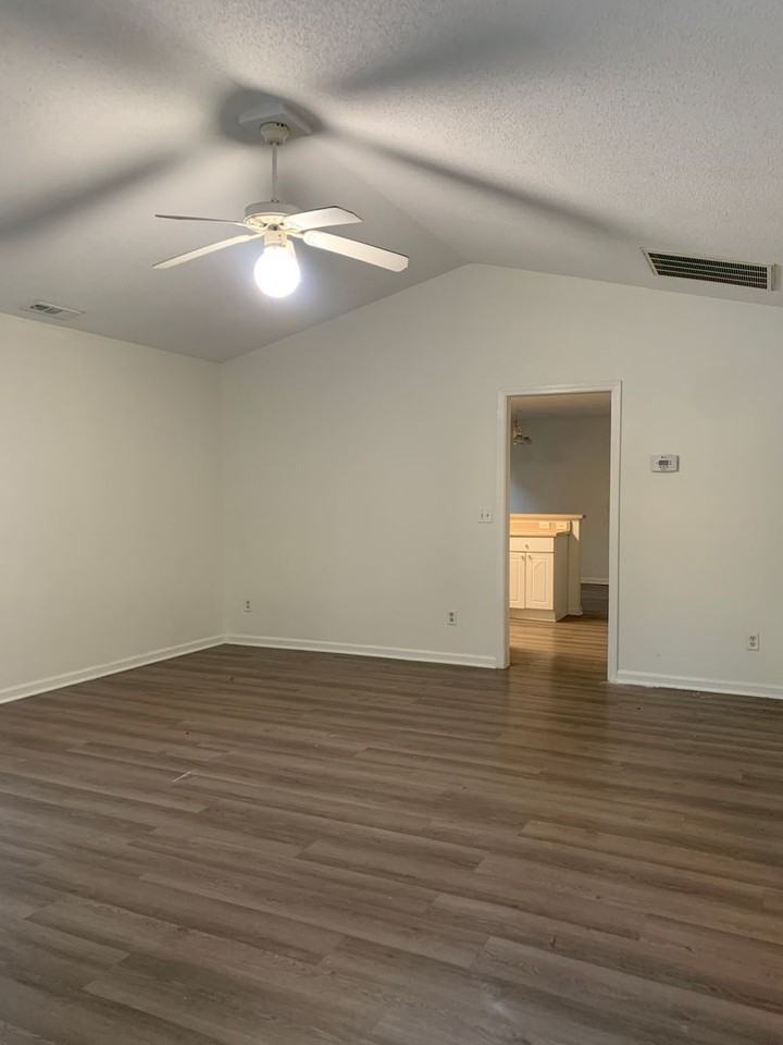 222 Charter Dr - Photo 3 of 18