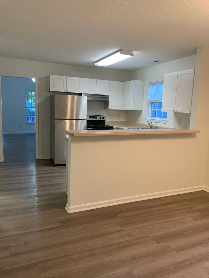 222 Charter Dr - Photo 4 of 18