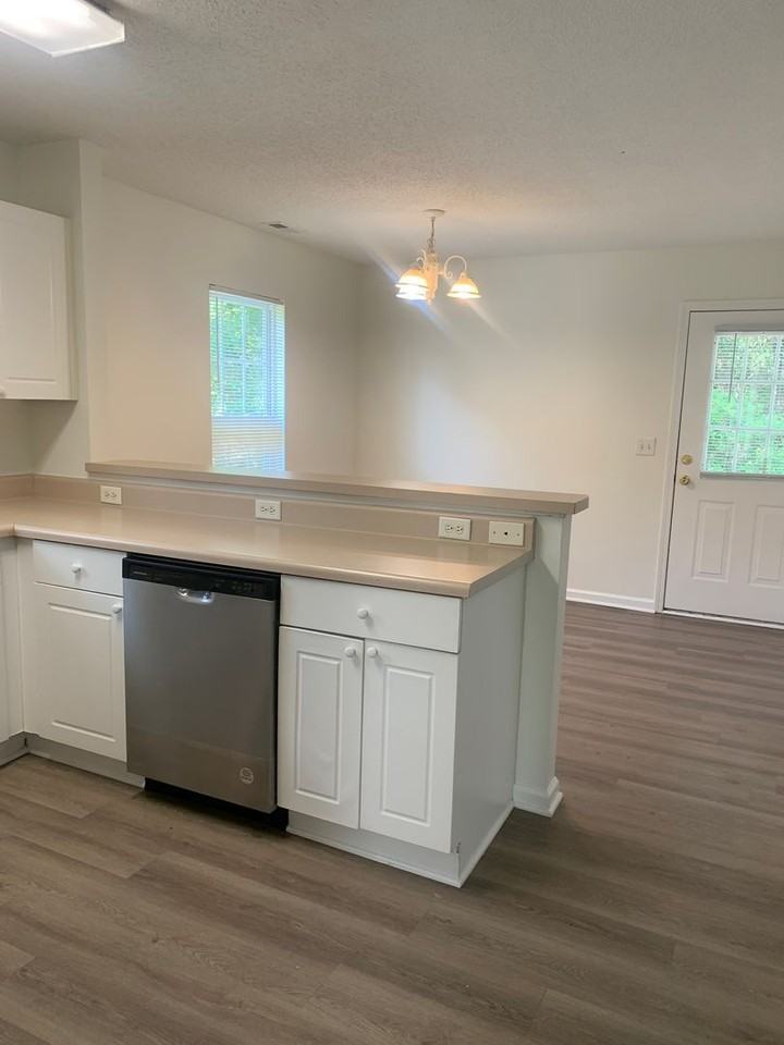 222 Charter Dr - Photo 5 of 18