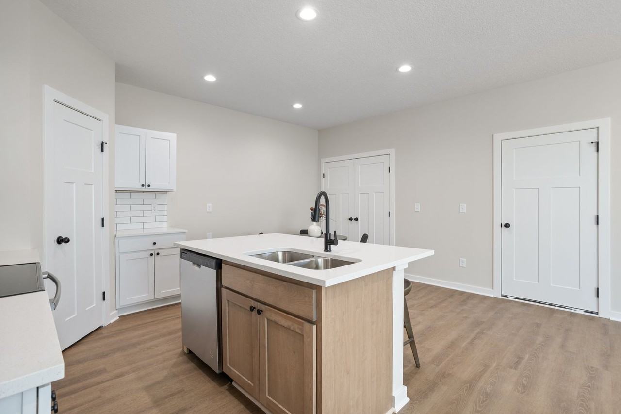 4304 N Sandplum St - Photo 4 of 19