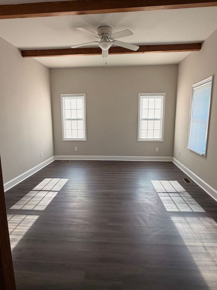 307 Providence Rd - Photo 3 of 11