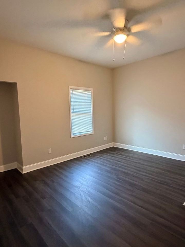 307 Providence Rd - Photo 4 of 11