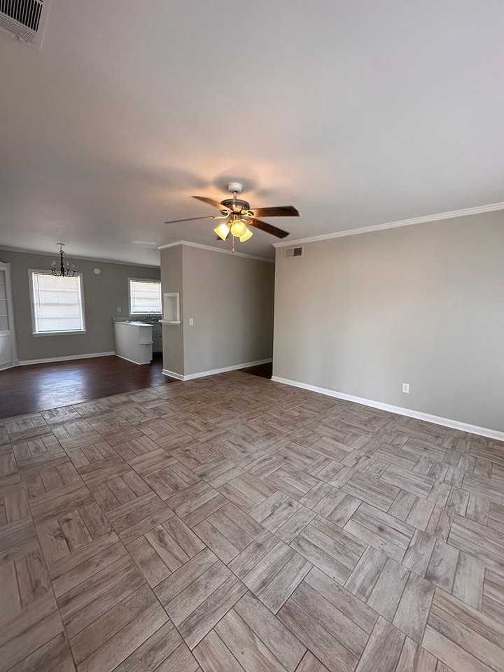 904 Vann St - Photo 4 of 20