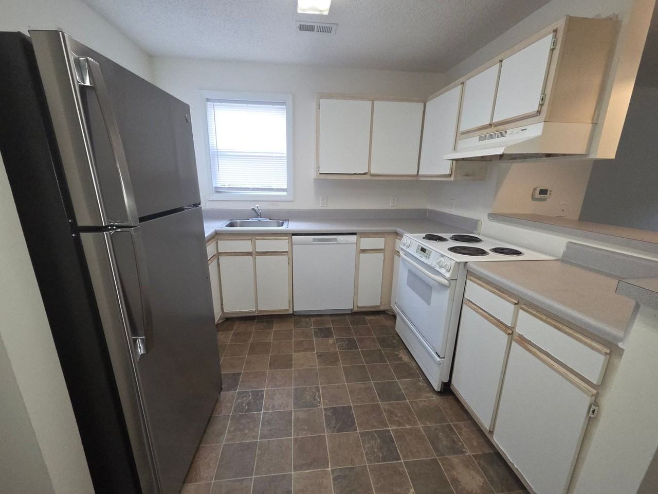 1120 Carlton Ave - Photo 2 of 12