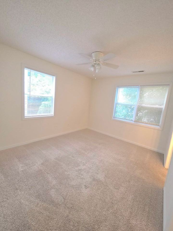 1120 Carlton Ave - Photo 6 of 12