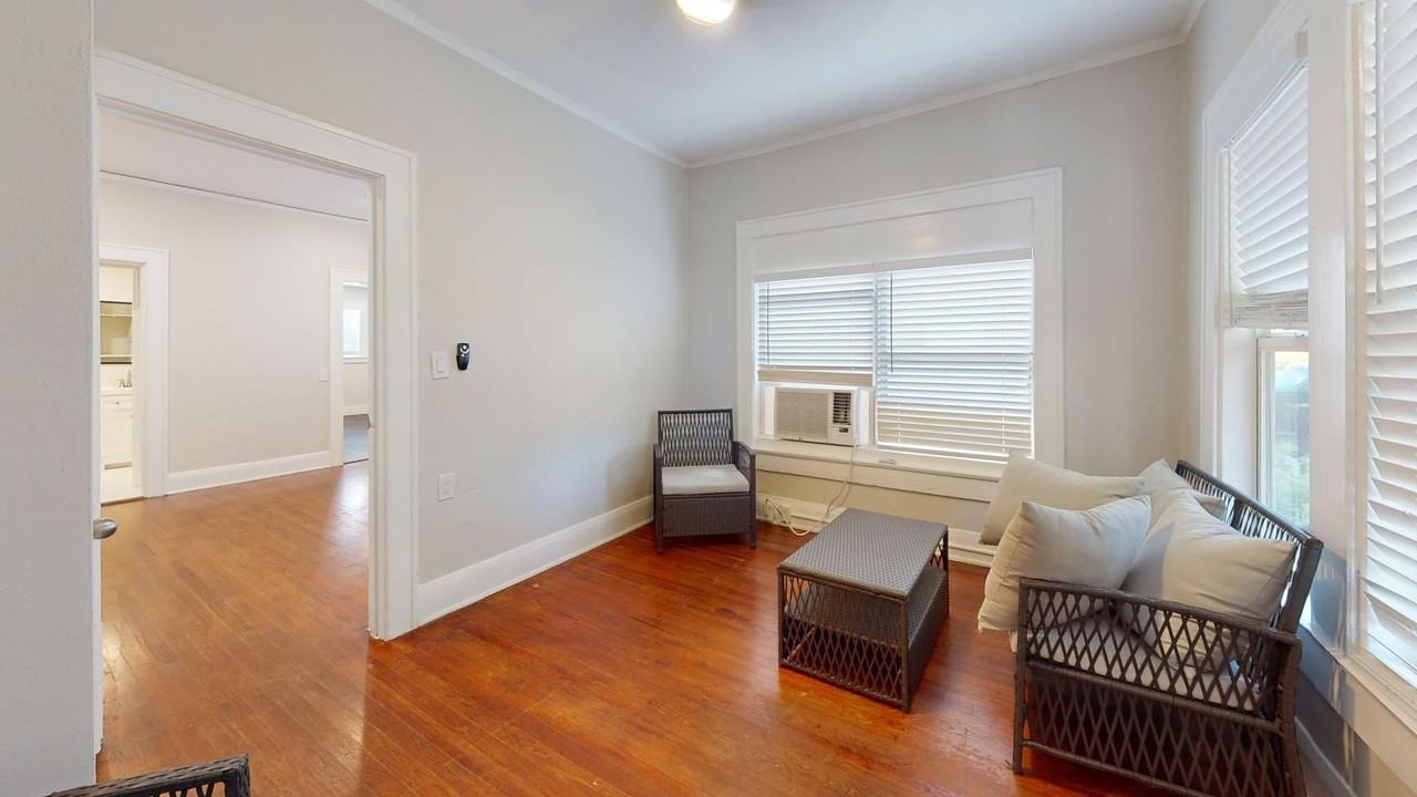 Gated Seminole Heights Apartments - Photo 4 of 8