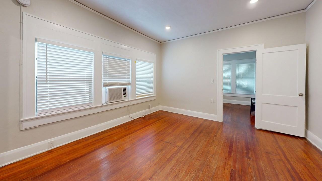 Gated Seminole Heights Apartments - Photo 5 of 8