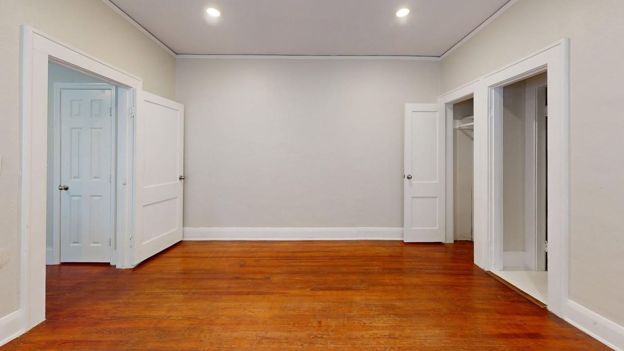 Gated Seminole Heights Apartments - Photo 7 of 8