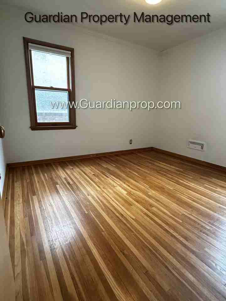 1309 28th Ave Ne - Photo 3 of 16