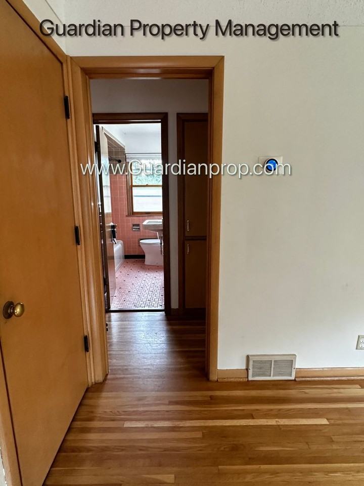 1309 28th Ave Ne - Photo 6 of 16