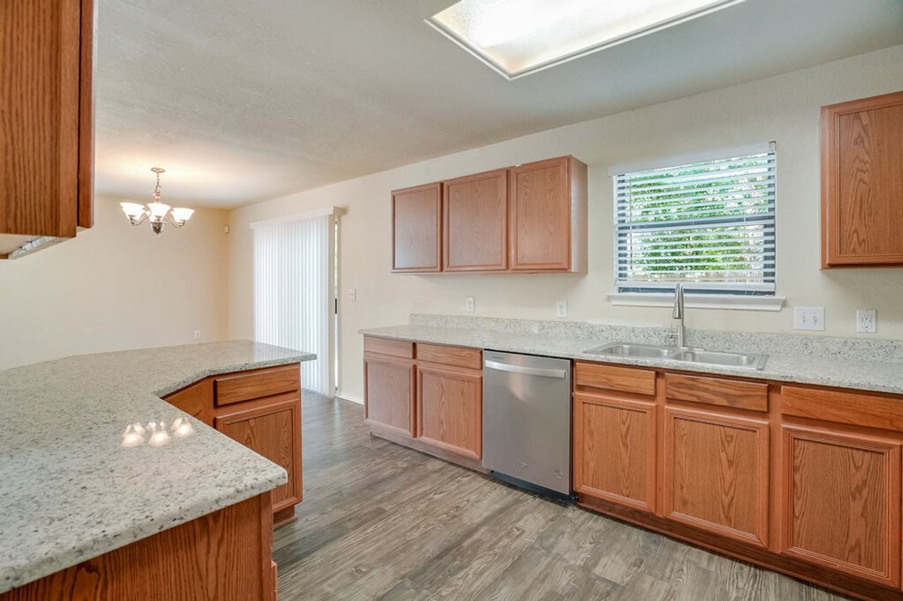 6812 Doyal Dr - Photo 6 of 20
