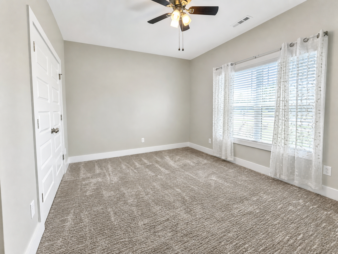 7467 Chaco St Se - Photo 5 of 11