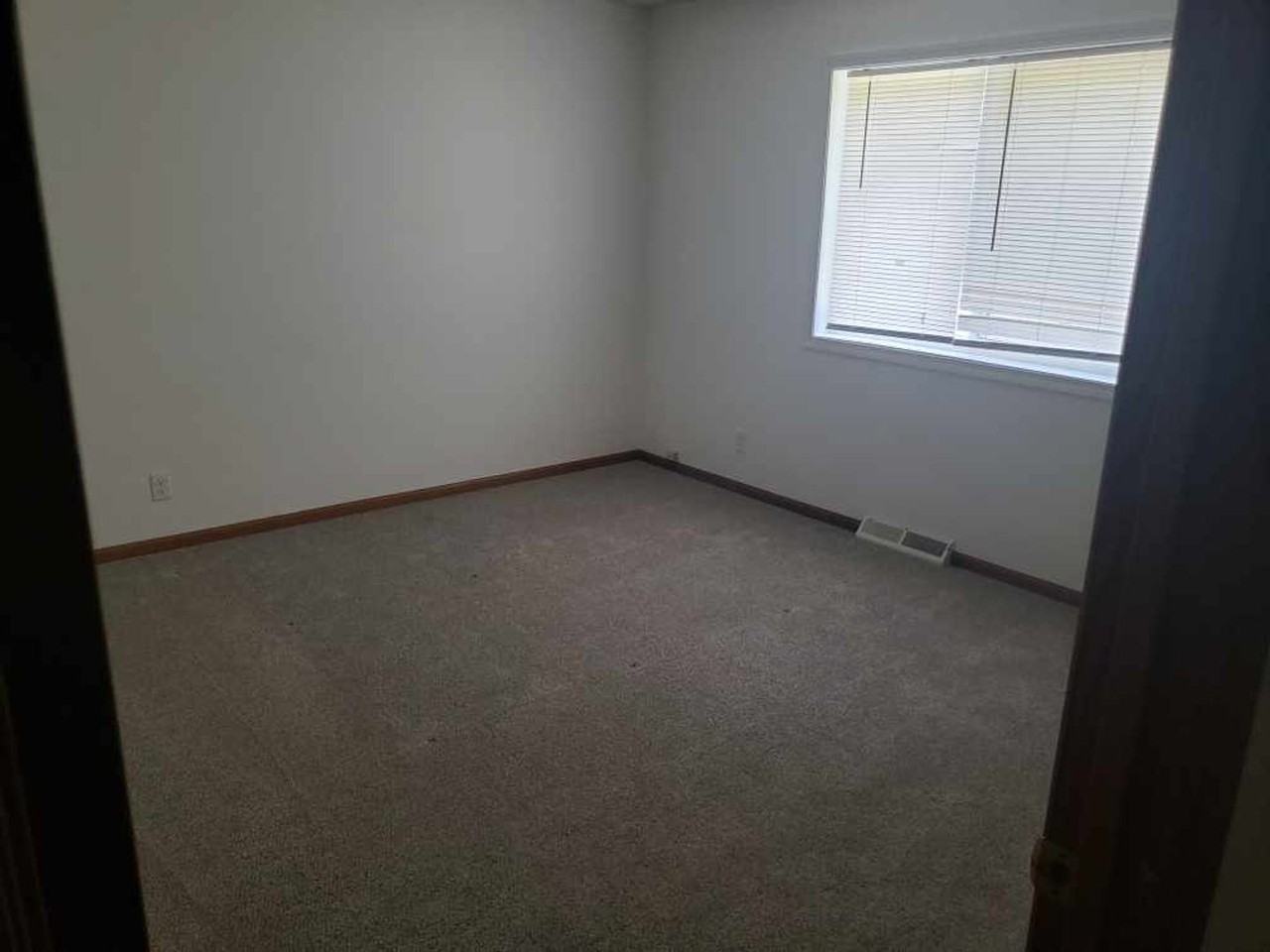 2310 E Lexington Blvd - Photo 5 of 13