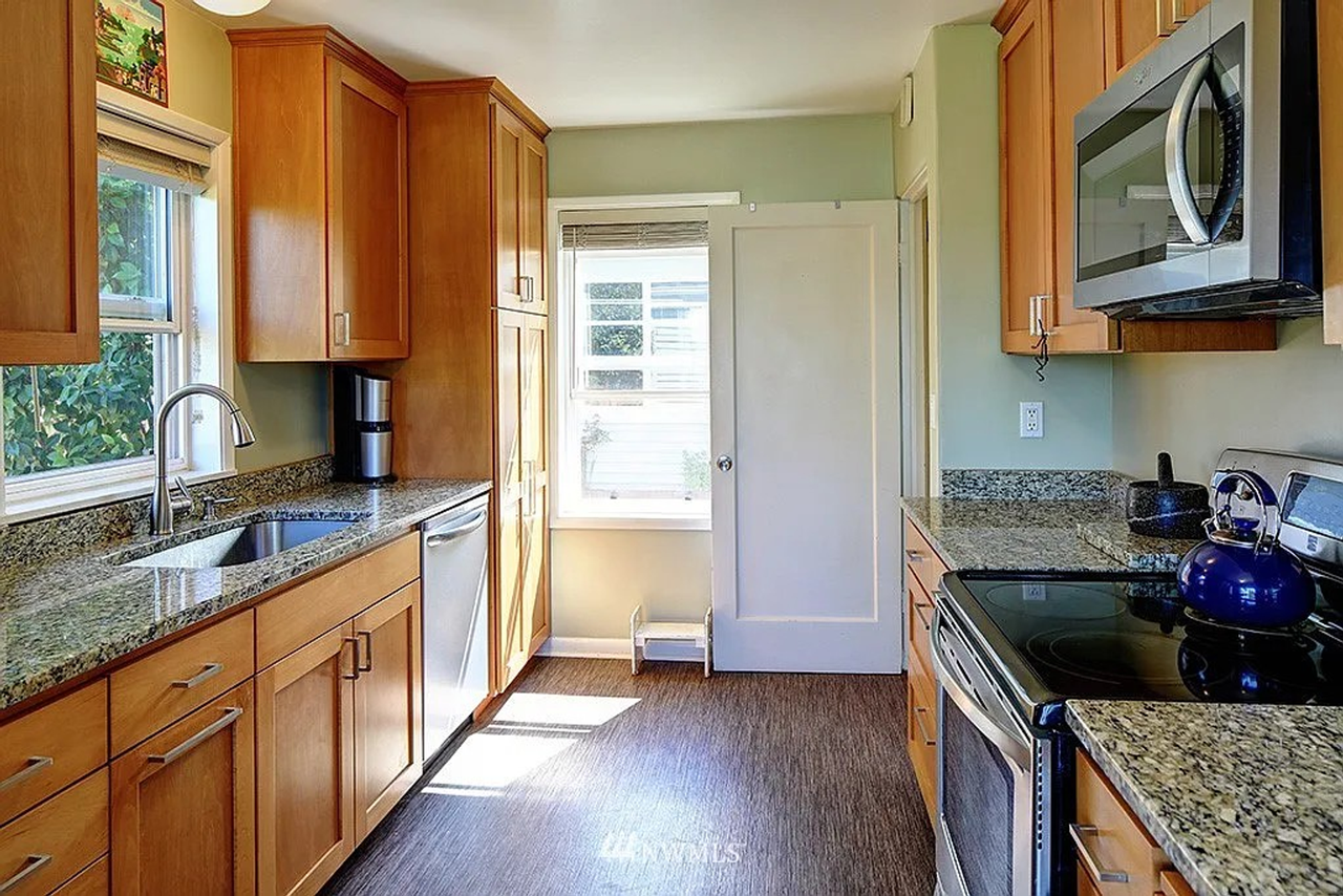 4508 12th Ave S - Photo 3 of 25