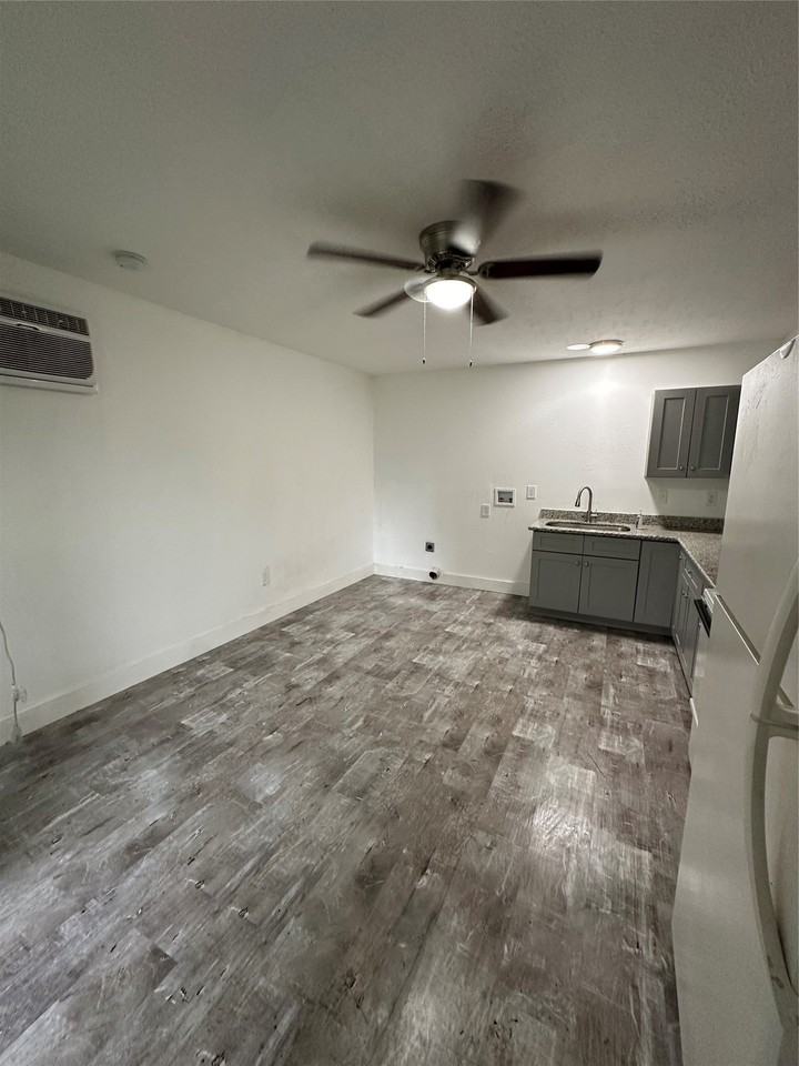 1405 Miles St - Photo 5 of 10