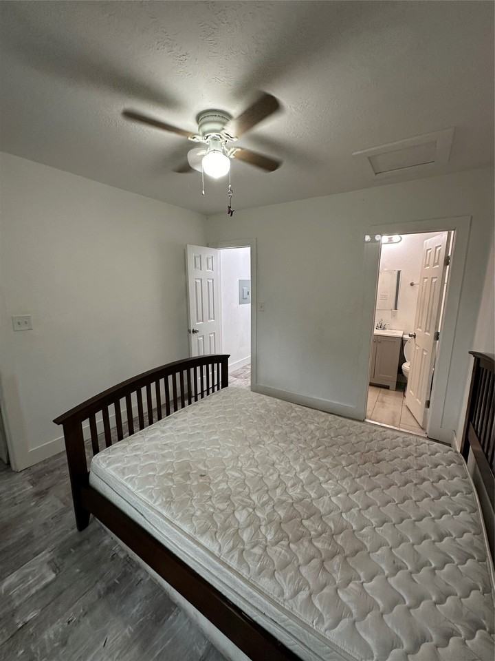 1405 Miles St - Photo 6 of 10