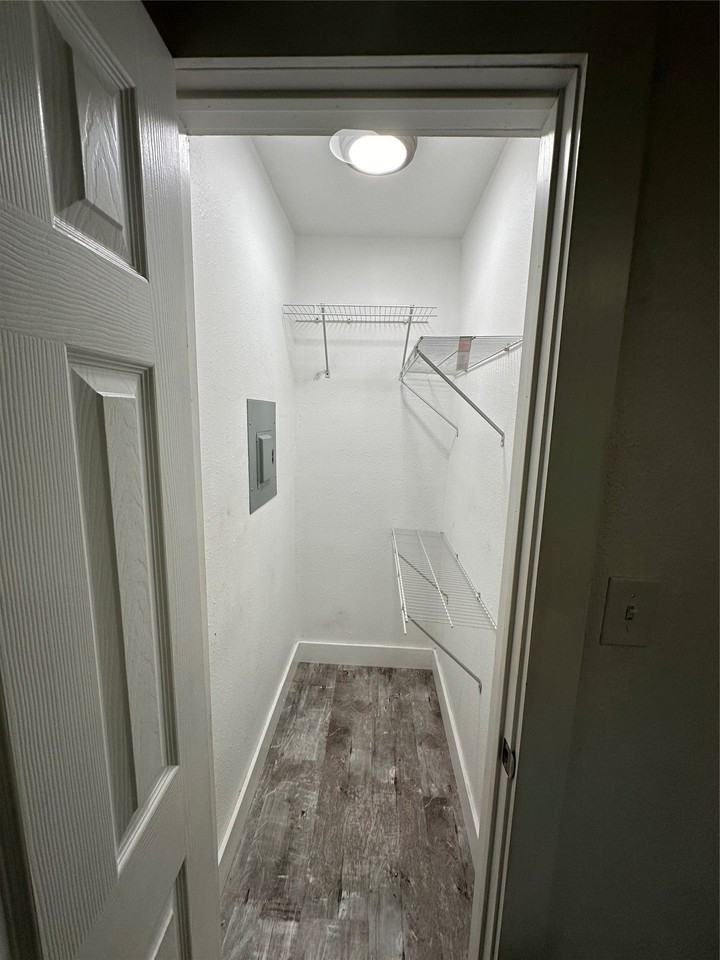 1405 Miles St - Photo 7 of 10