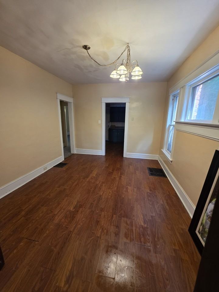 1424 W 8th St #1 - Photo 2 of 10