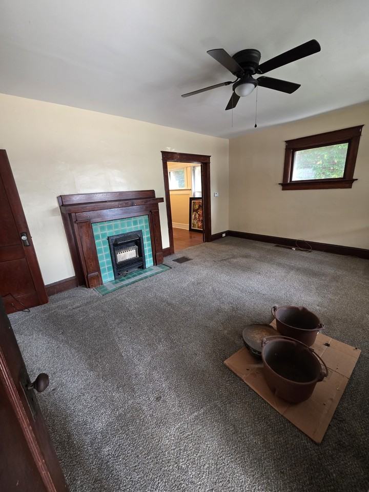 1424 W 8th St #1 - Photo 3 of 10