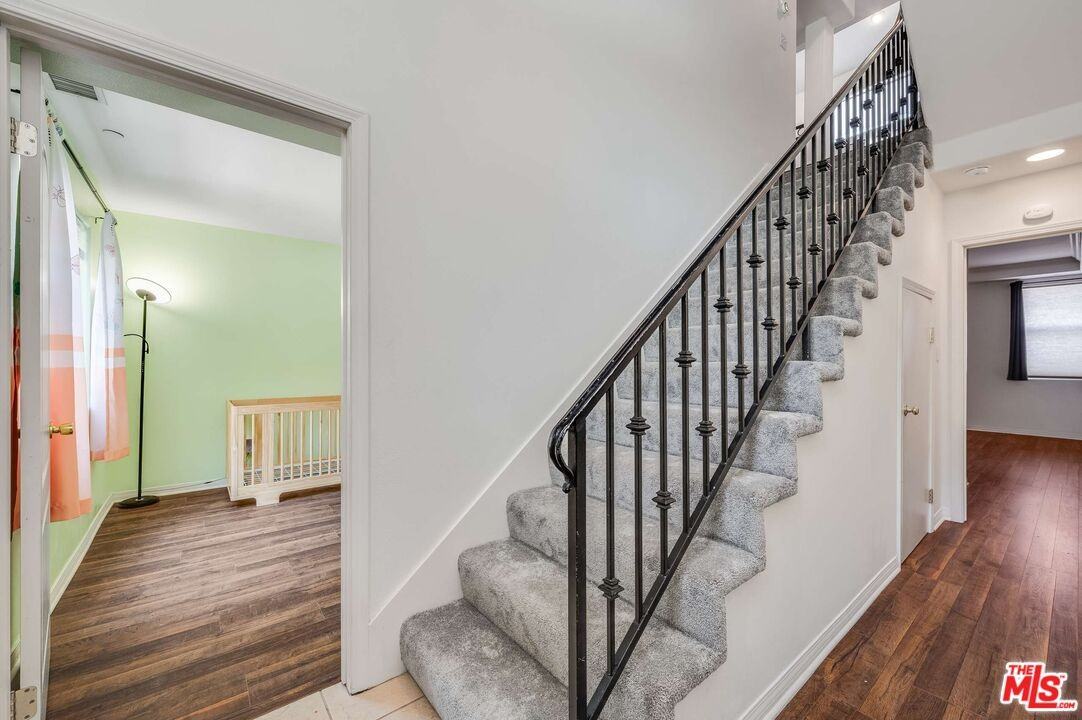 10924 Bloomfield St #7 - Photo 5 of 8