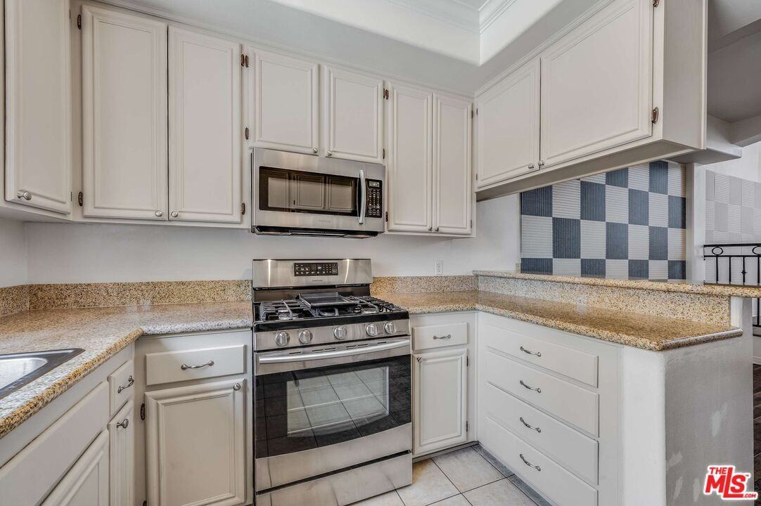 10924 Bloomfield St #7 - Photo 7 of 8