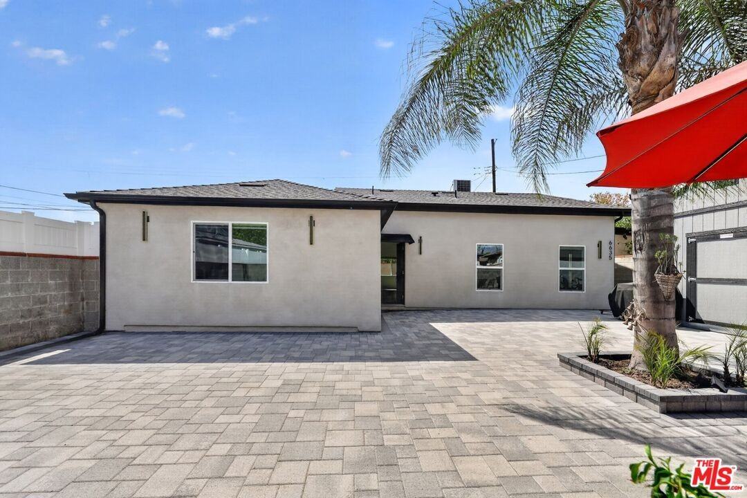 6635 Riverton Ave - Photo 4 of 8