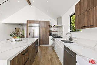 8700 Dorrington Ave - Photo 6 of 8