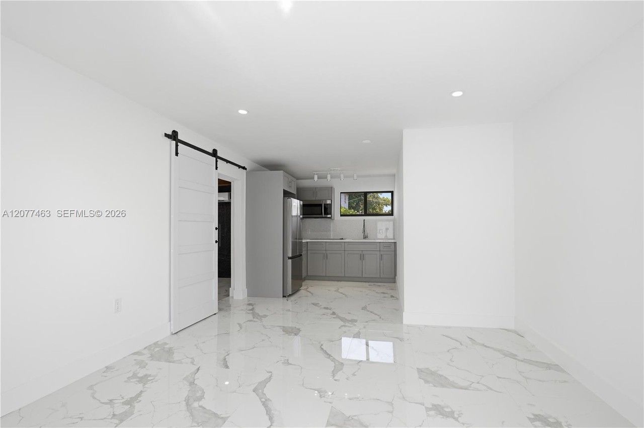 6755 Sw 27th St - Photo 2 of 8