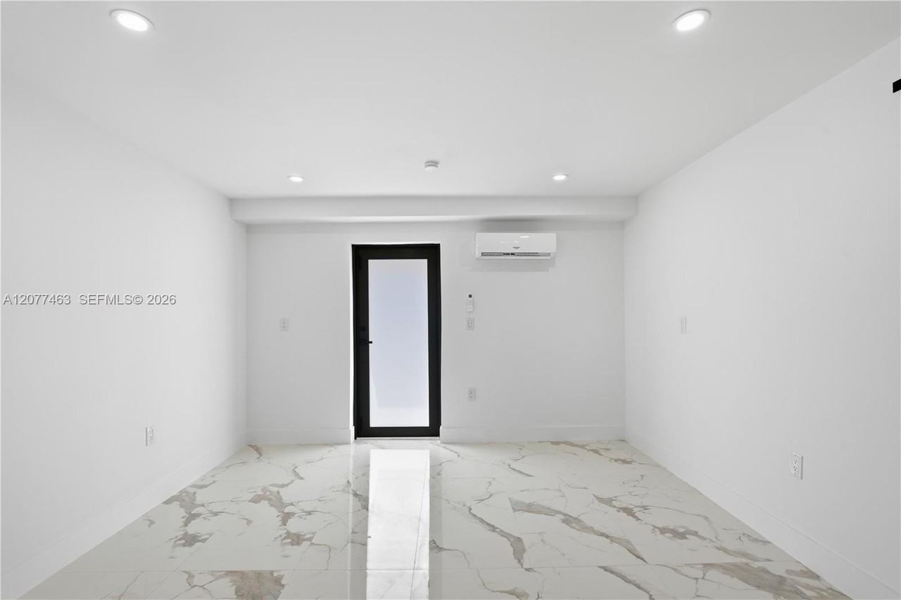 6755 Sw 27th St - Photo 3 of 8