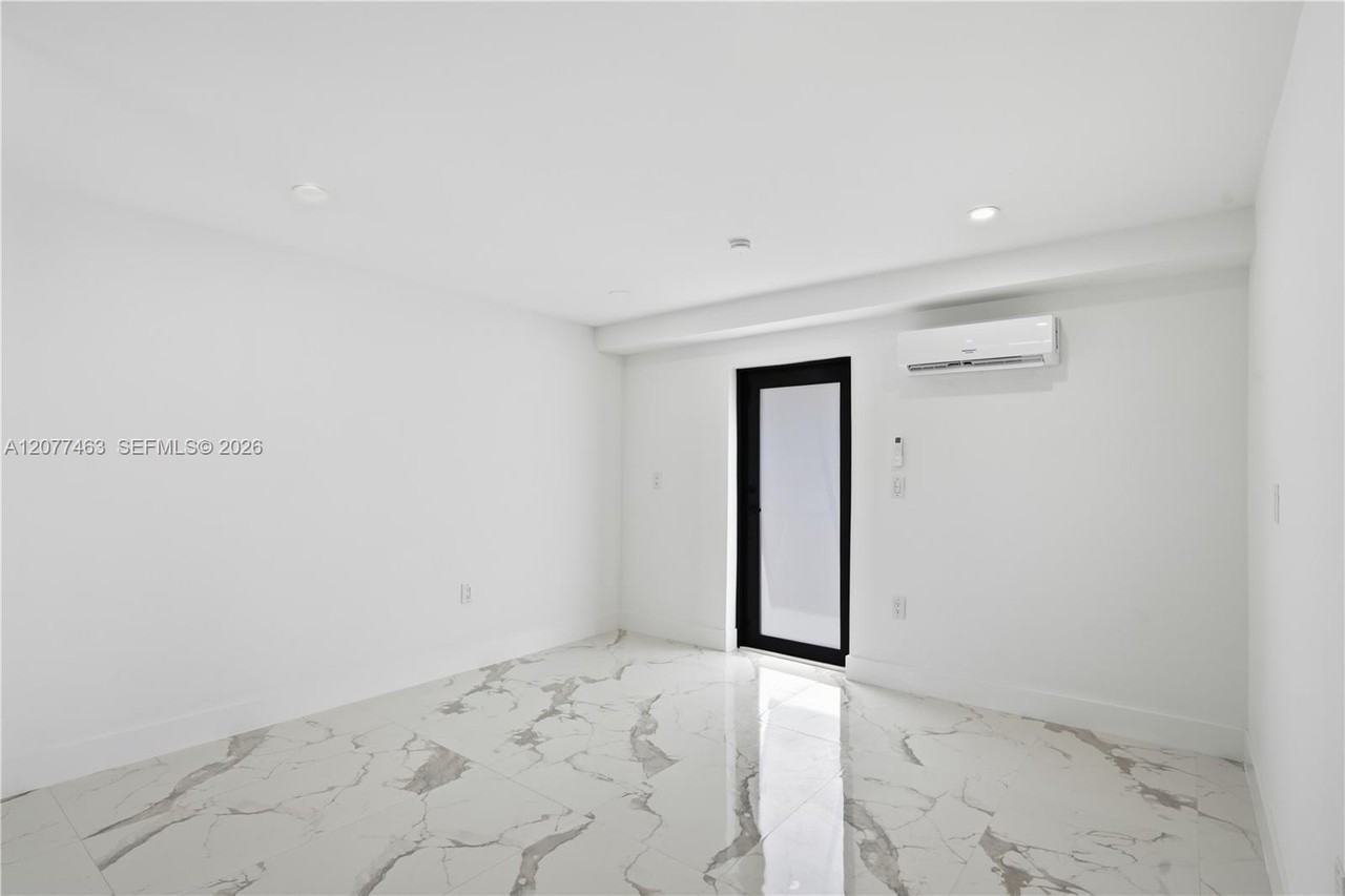 6755 Sw 27th St - Photo 4 of 8