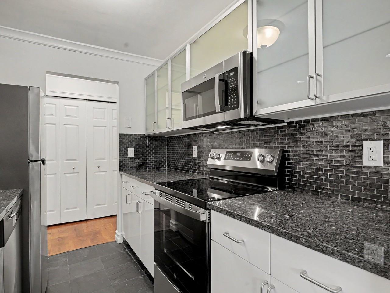 180 Glenbrook Rd #I - Photo 2 of 8
