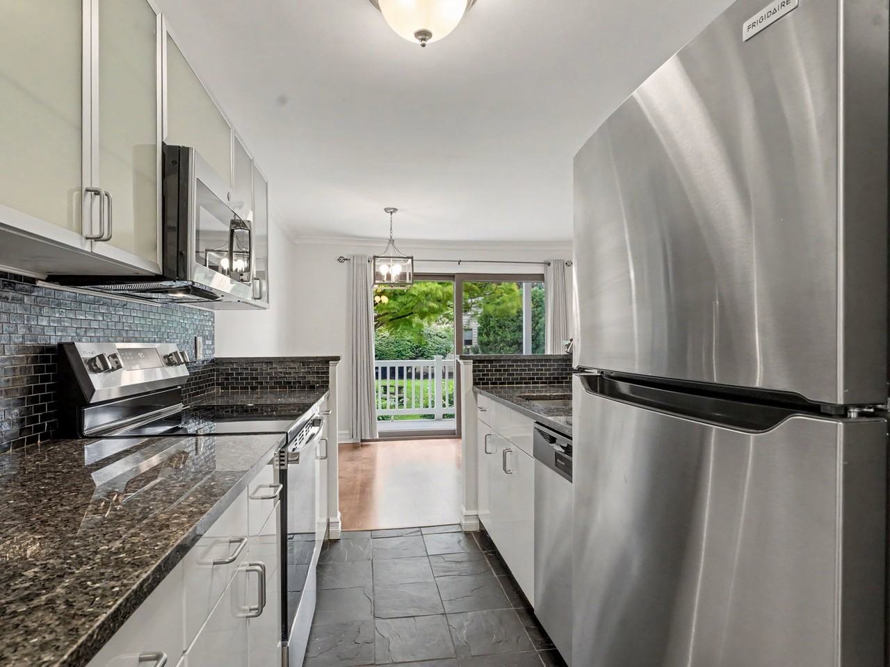 180 Glenbrook Rd #I - Photo 4 of 8