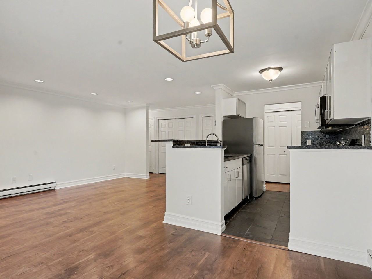 180 Glenbrook Rd #I - Photo 5 of 8