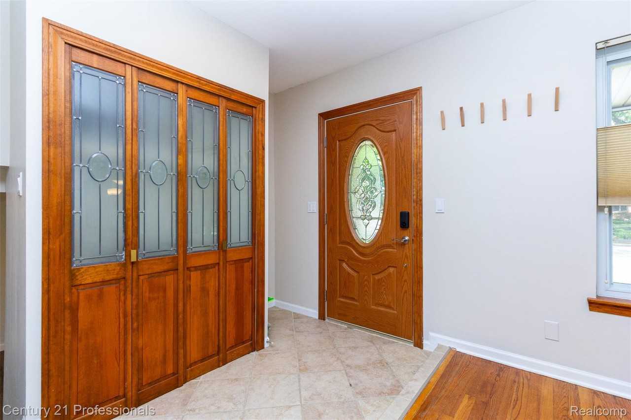 6361 Emerald Lake Dr - Photo 5 of 50