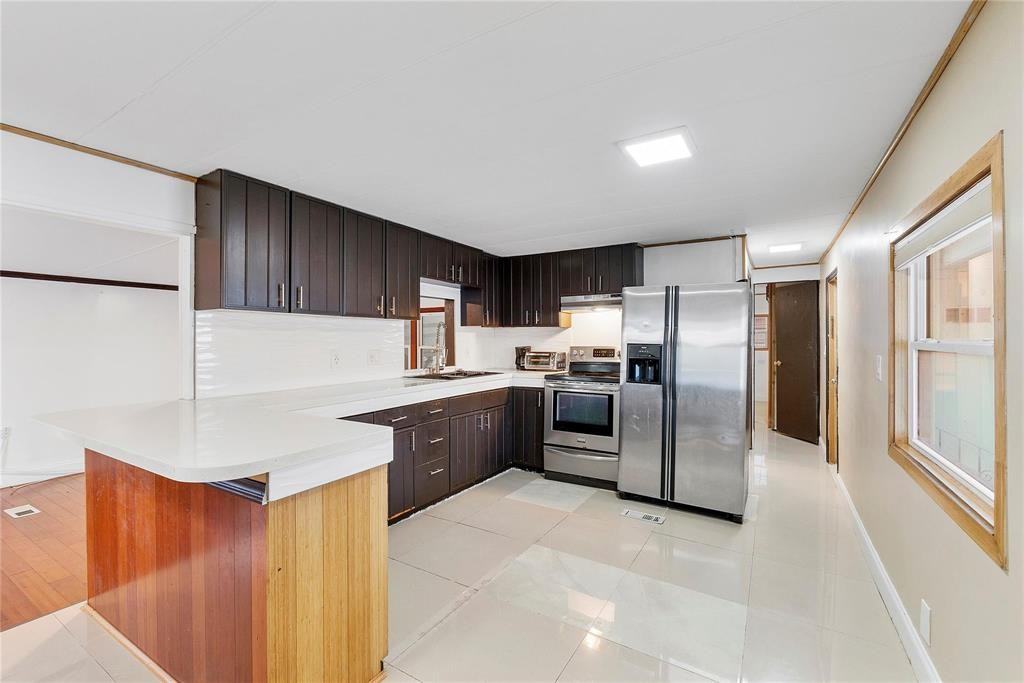 2710 E Marina Dr - Photo 3 of 23