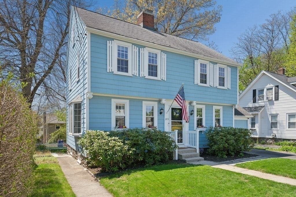 223 Beverly Rd - Photo 4 of 42