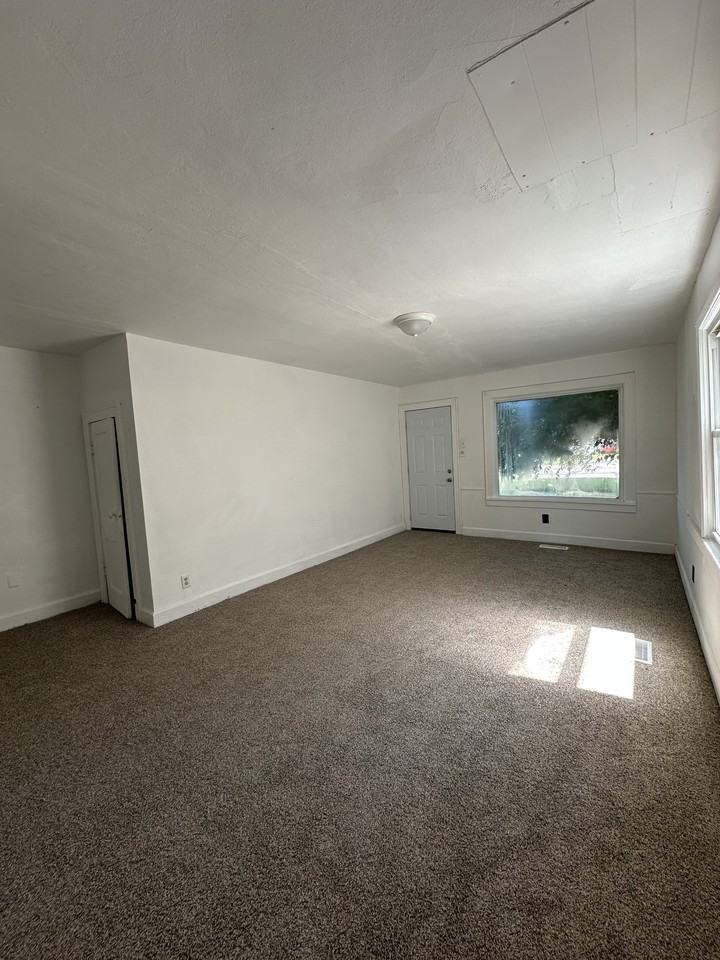 1913 Broadway St #1 - Photo 2 of 6